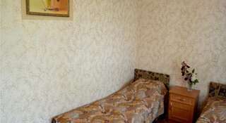 Гостиница Guest House Nicole Судак Бюджетный двухместный номер с 1 кроватью или 2 отдельными кроватями-4